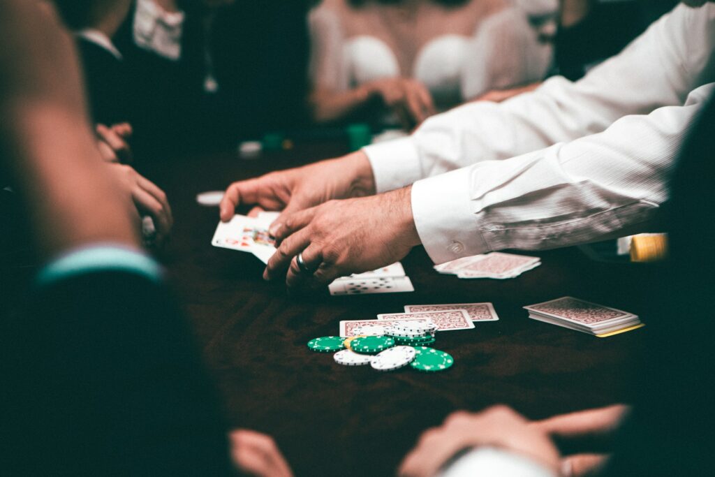 Illustration de l'article Top 8 des activités originales à faire entre amis au lieu de sortir en boîte casino