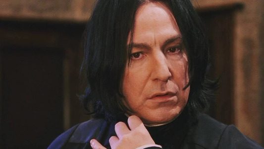 Quel professeur enseigne les Potions au début de la saga Harry Potter ? 🧪
